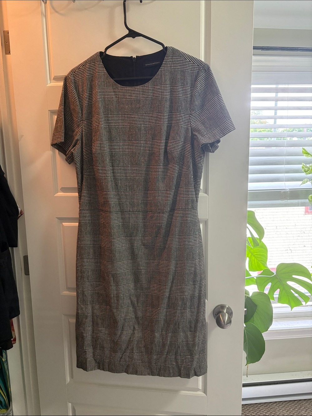 Banana Republic Gray Plaid Short-Sleeve Sheath Dress
